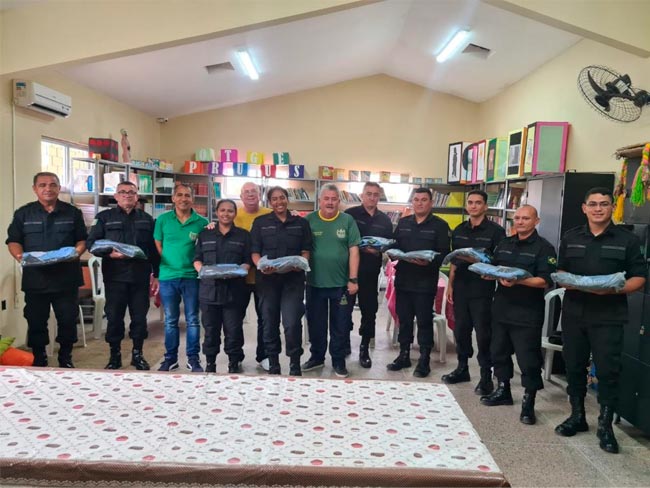 ABEMIL-realiza-entrega-de-uniformes-do-Corpo-Militar-da-ECIM-Marcella,-em-Tianguá-CE-Destaque