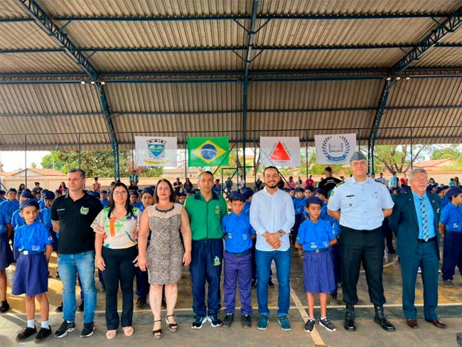 Leia mais sobre o artigo Cerimônia de entrega da boina na Escola Municipal Cívico-Militar Diomedes de Araújo Valadares na cidade de Riachinho-MG.