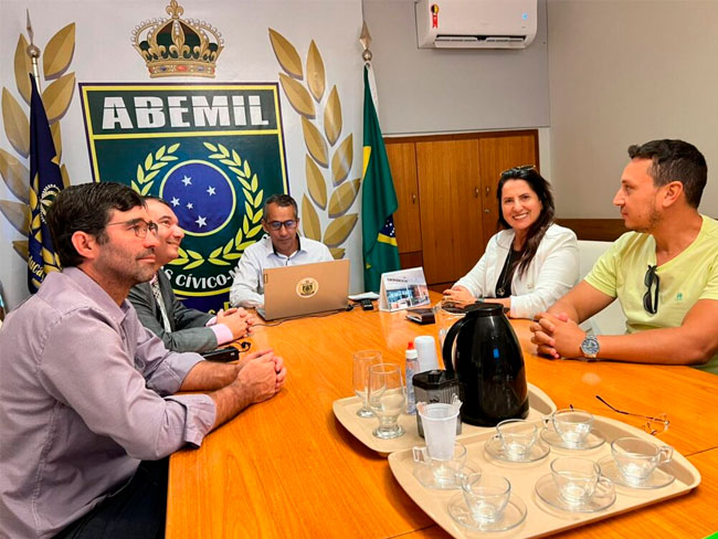 Leia mais sobre o artigo Visita da Vereadora Denise Alves de São Gotardo-MG para tratativas acerca da implantação de escola cívico-militar no município.